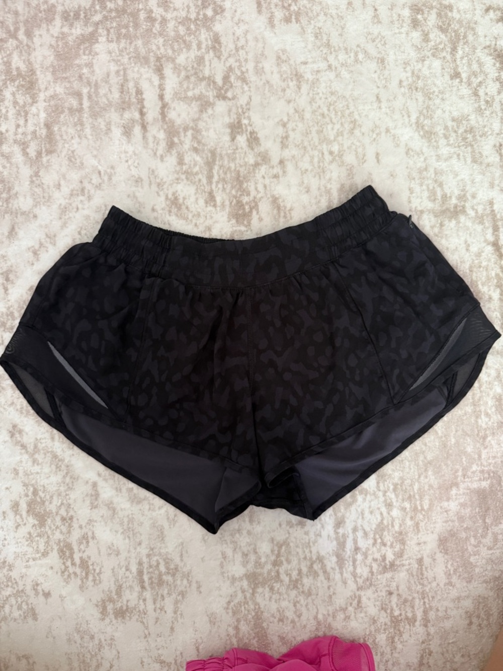 Lululemon Hotty Hot Shorts Black Camo Size 6 Low Rise 2.5”
